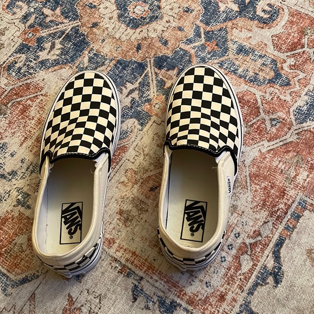 Vans 7.5. Barely worn.